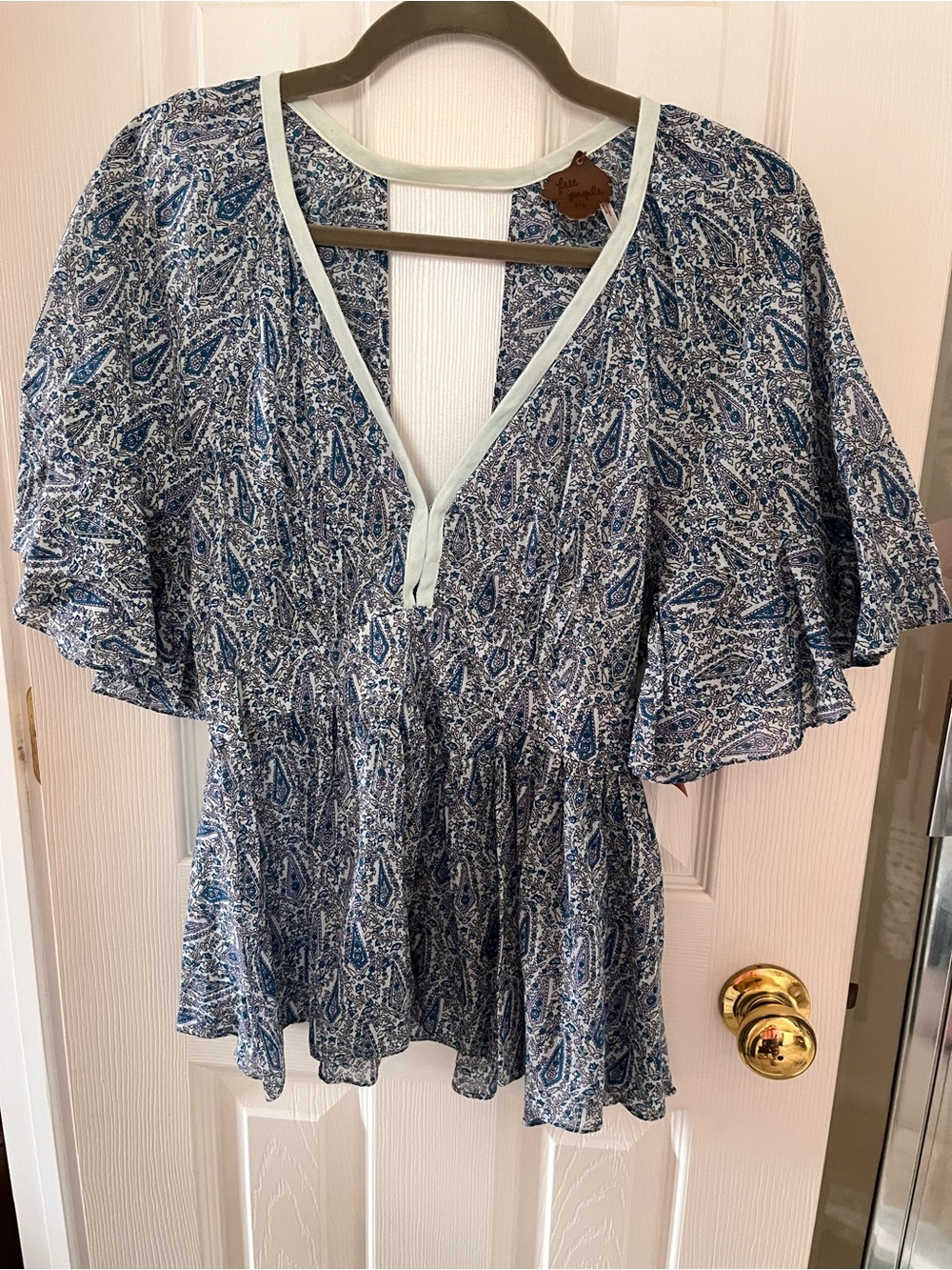 Free People tagged Blue Paisley V-Neck Flutter Sleeve Women's Top Sz 10